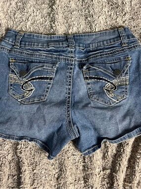ZD Denim Shorts with Embroidered Back Pockets